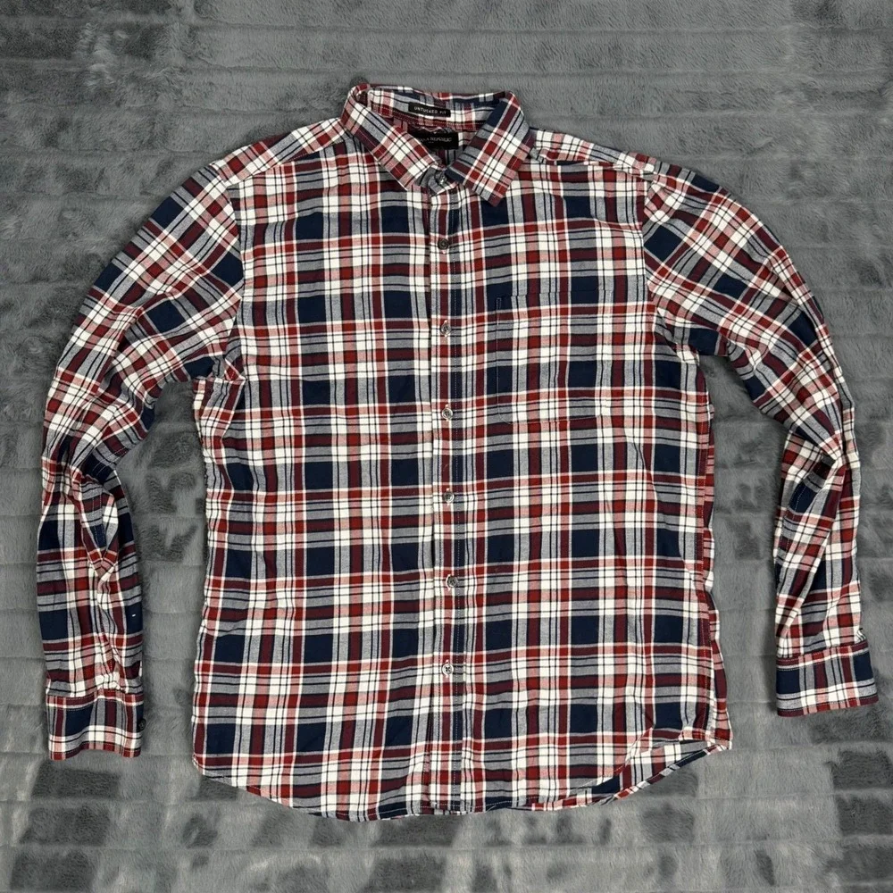Banana Republic Mens Untucked Fit Plaid Button Down Shirt Red Navy Blue Size M